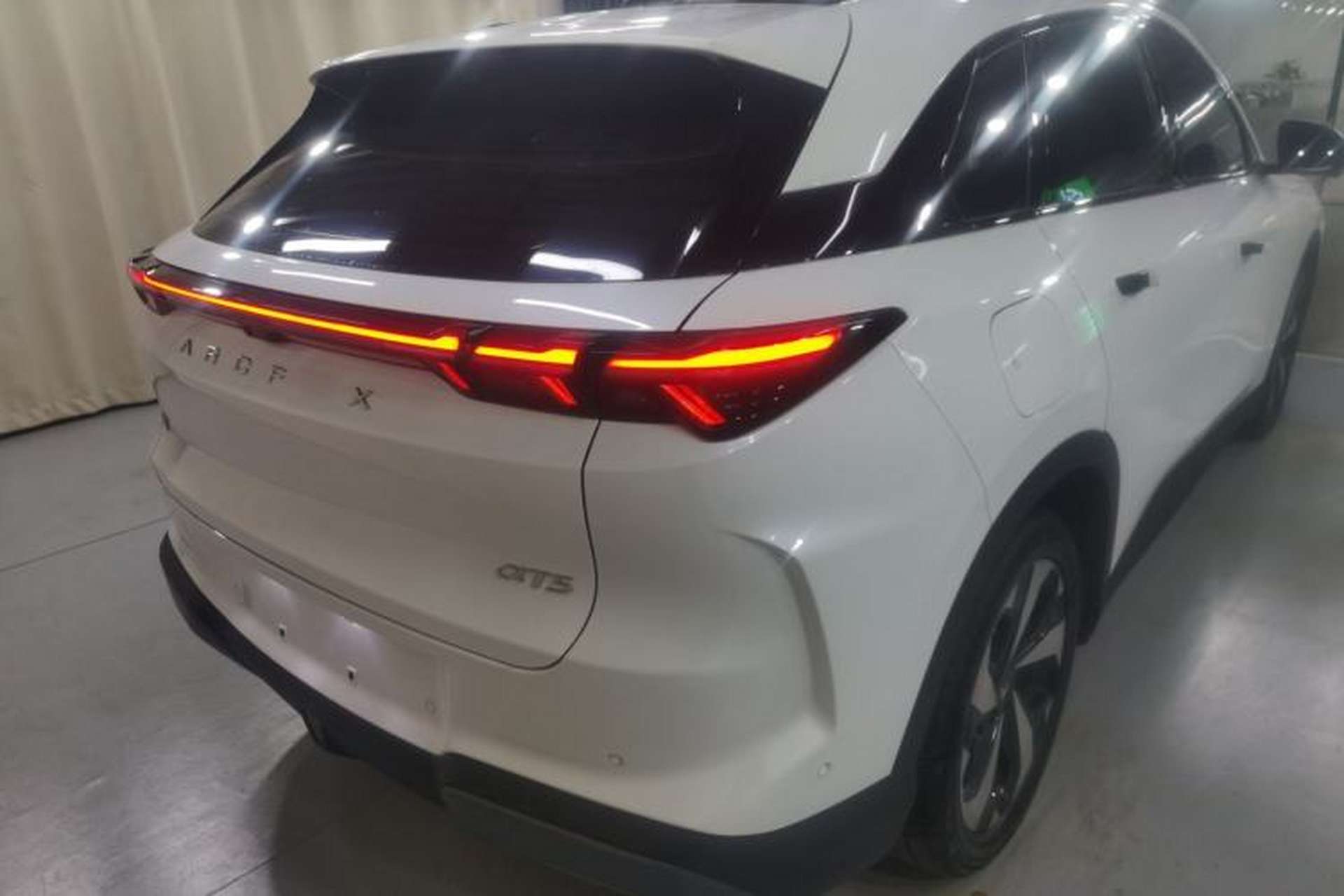 Used ARCFOX Alpha T5 2026 Model Range-Extended 1215 Yuanjing Smart Driving Version Exterior 3