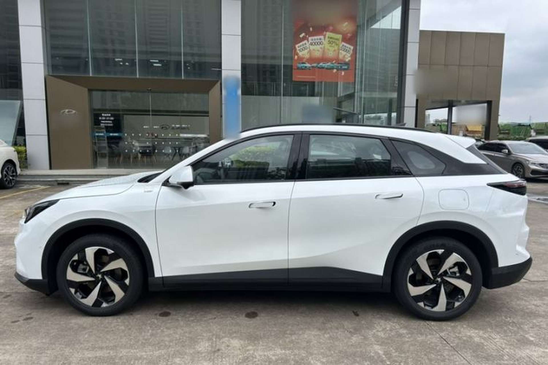 Used ARCFOX Alpha T5 2026 Model Range-Extended 1215 Yuanjing Smart Driving Version Exterior 4