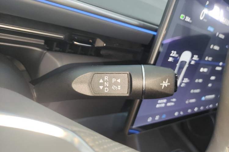 Used ARCFOX Alpha T5 2026 Model Pure Electric 660 Yuanjing Divine Driving Version Gear Lever