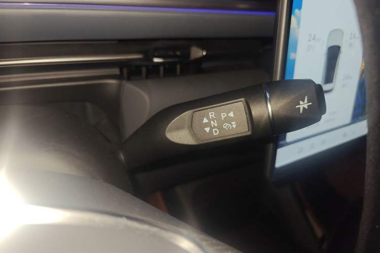Used ARCFOX Alpha T5 2026 Model Pure Electric 660 Yuanjing Divine Driving Version Gear Lever