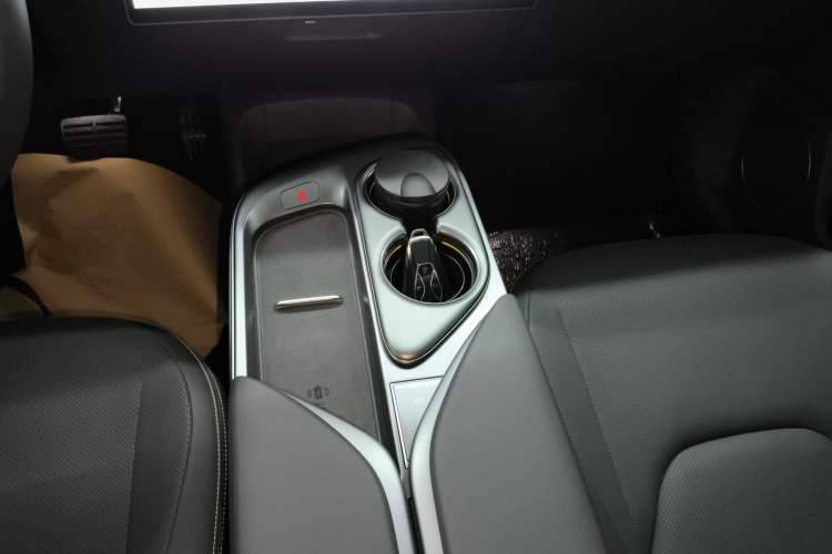 Used ARCFOX Alpha T5 2026 Model Pure Electric 560 Yuanjing Smart Driving Version Gear Lever