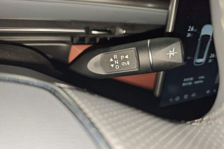 Used ARCFOX Alpha T5 2026 Model Pure Electric 660 Yuanjing Divine Driving Version Gear Lever
