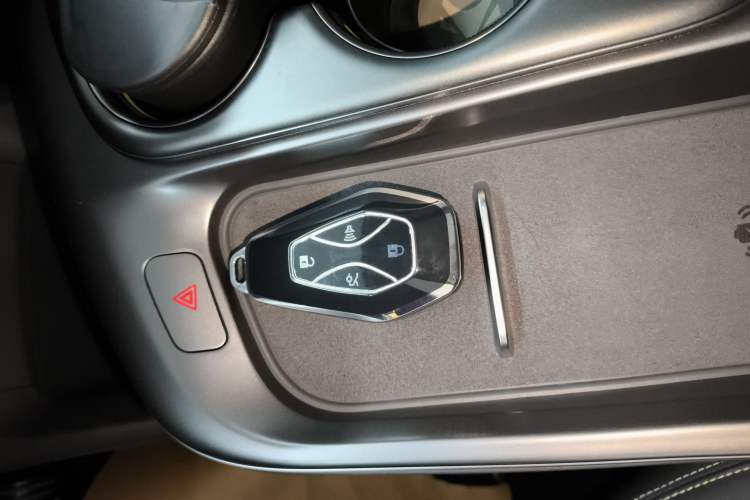 Used ARCFOX Alpha T5 2026 Model Pure Electric 560 Yuanjing Smart Driving Version Interior 1