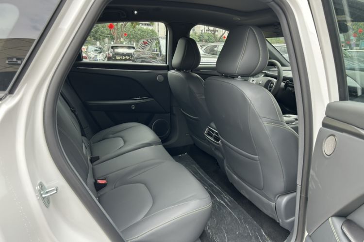 Used ARCFOX Alpha T5 2026 Model Range-Extended 1215 Yuanjing Smart Driving Version Interior 8
