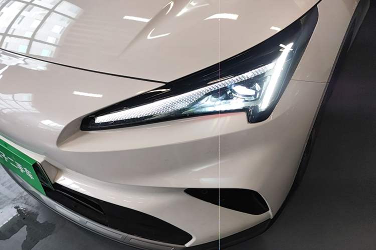 Used ARCFOX Alpha T5 2026 Model Pure Electric 560 Yuanjing Smart Driving Version Left Front Headlight