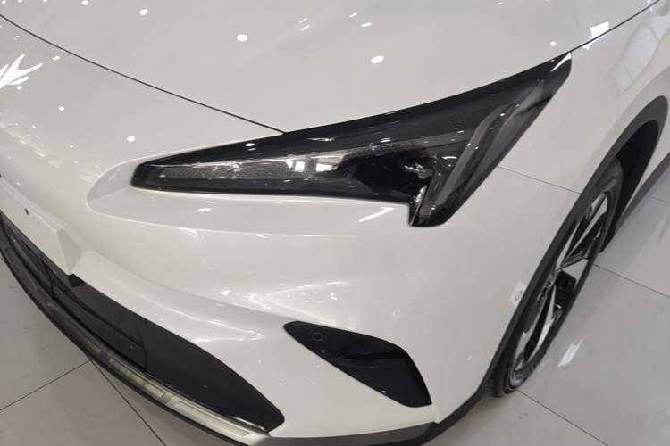Used ARCFOX Alpha T5 2026 Model Pure Electric 560 Yuanjing Smart Driving Version Left Front Headlight