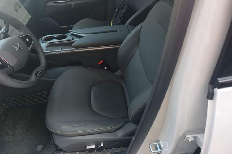 Used ARCFOX Alpha T5 2026 Model Range-Extended 1215 Yuanjing Smart Driving Version Left Front Seat