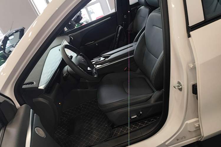 Used ARCFOX Alpha T5 2026 Model Pure Electric 560 Yuanjing Smart Driving Version Left Front Seat