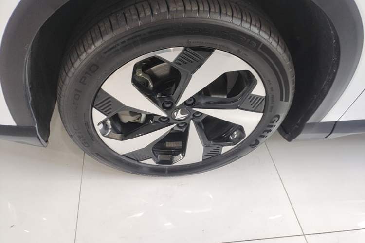 Used ARCFOX Alpha T5 2026 Model Pure Electric 660 Yuanjing Divine Driving Version Left Front Wheel Hub