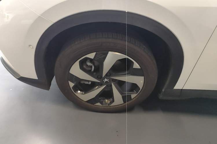 Used ARCFOX Alpha T5 2026 Model Pure Electric 560 Yuanjing Smart Driving Version Left Front Wheel Hub
