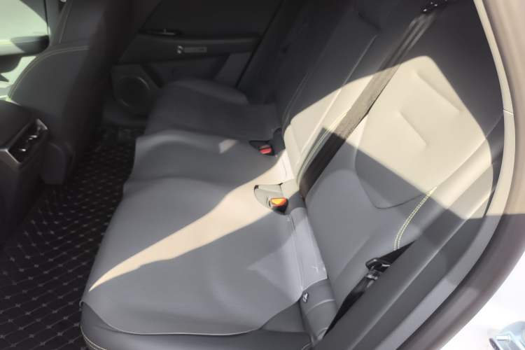 Used ARCFOX Alpha T5 2026 Model Pure Electric 560 Yuanjing Smart Driving Version Left Rear Seat