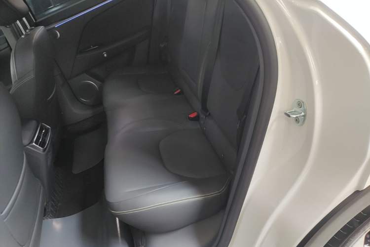 Used ARCFOX Alpha T5 2026 Model Pure Electric 660 Yuanjing Divine Driving Version Left Rear Seat