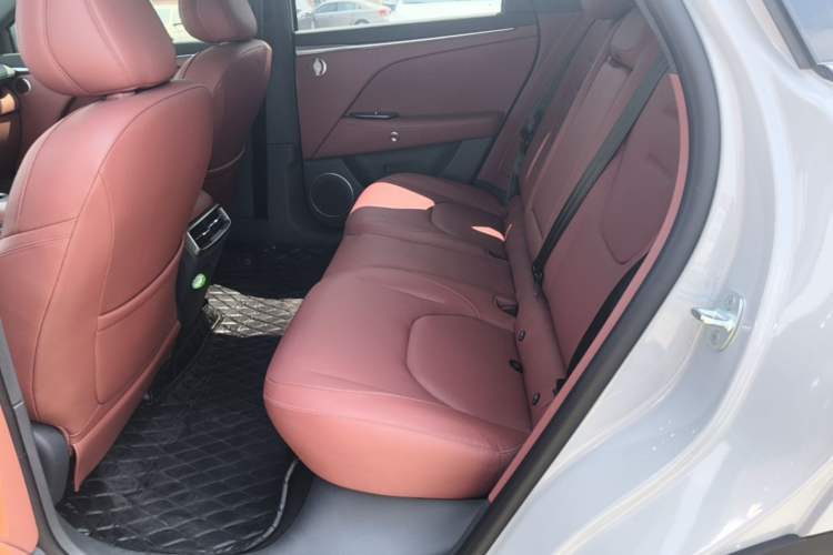 Used ARCFOX Alpha T5 2026 Model Pure Electric 660 Yuanjing Divine Driving Version Left Rear Seat