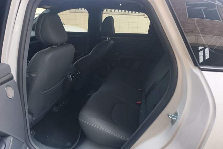 Used ARCFOX Alpha T5 2026 Model Range-Extended 1215 Yuanjing Smart Driving Version Left Rear Seat