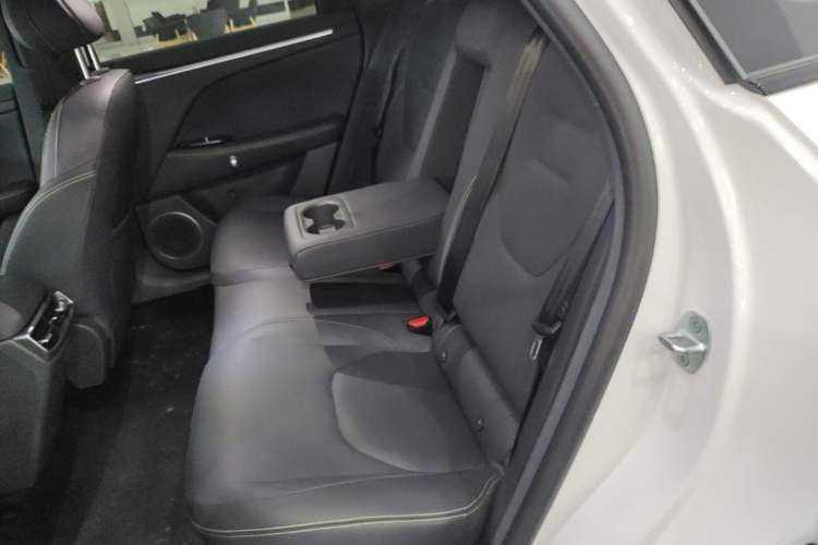 Used ARCFOX Alpha T5 2026 Model Pure Electric 660 Yuanjing Divine Driving Version Left Rear Seat