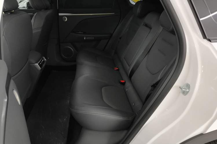 Used ARCFOX Alpha T5 2026 Model Pure Electric 560 Yuanjing Smart Driving Version Left Rear Seat