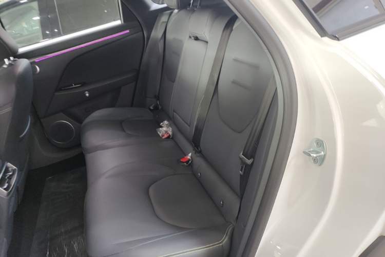 Used ARCFOX Alpha T5 2026 Model Pure Electric 560 Yuanjing Smart Driving Version Left Rear Seat