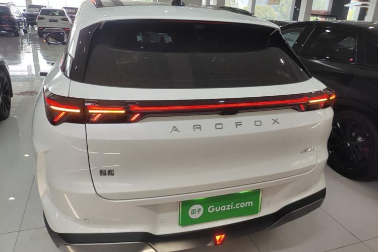 Used ARCFOX Alpha T5 2026 Model Pure Electric 660 Yuanjing Divine Driving Version Rear
