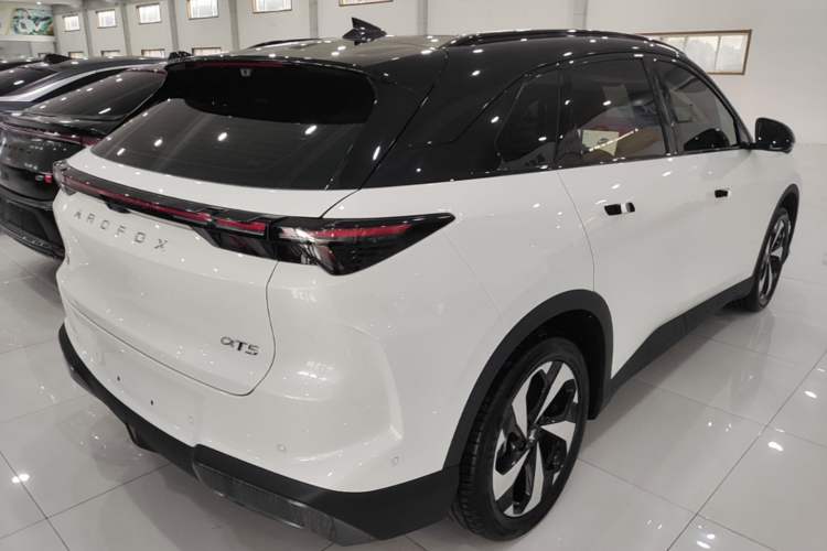 Used ARCFOX Alpha T5 2026 Model Pure Electric 660 Yuanjing Divine Driving Version Rear Right 45 Deg