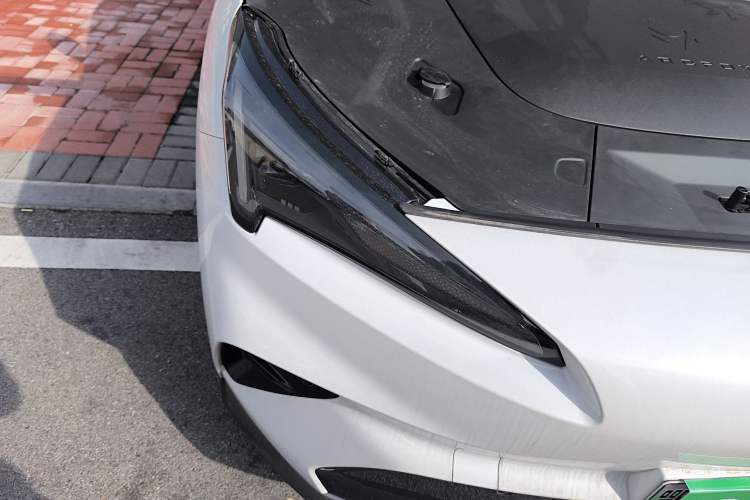 Used ARCFOX Alpha T5 2026 Model Pure Electric 560 Yuanjing Smart Driving Version Right Front Headlight