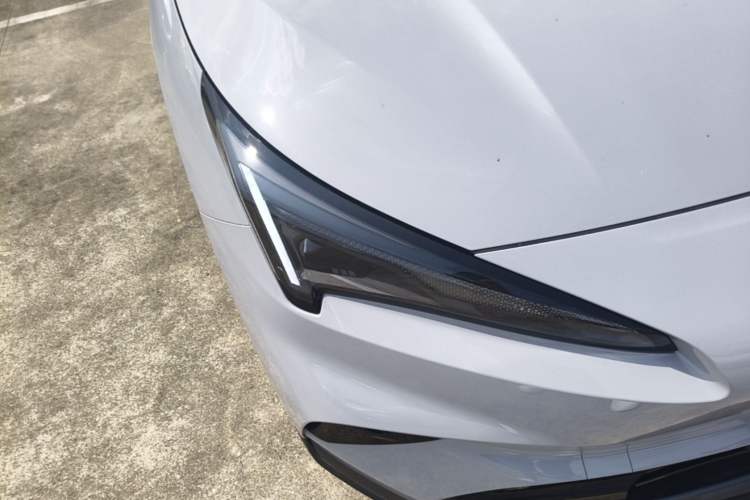 Used ARCFOX Alpha T5 2026 Model Pure Electric 660 Yuanjing Divine Driving Version Right Front Headlight