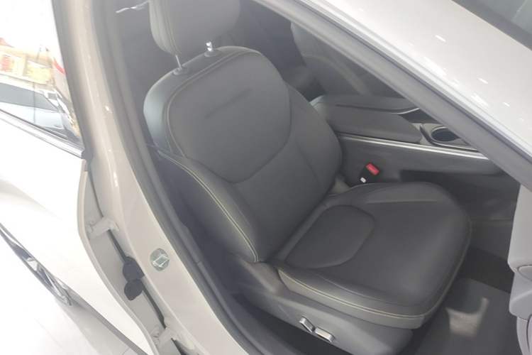 Used ARCFOX Alpha T5 2026 Model Pure Electric 560 Intelligent Enjoyment Version Right Front Seat