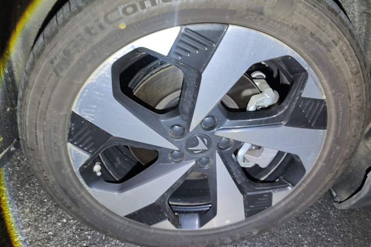 Used ARCFOX Alpha T5 2026 Model Pure Electric 560 Yuanjing Smart Driving Version Right Front Wheel Hub