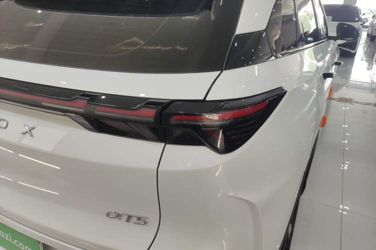 Used ARCFOX Alpha T5 2026 Model Pure Electric 660 Yuanjing Divine Driving Version Right Rear Taillight