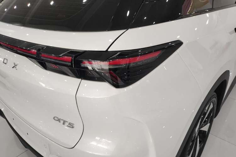 Used ARCFOX Alpha T5 2026 Model Pure Electric 660 Yuanjing Divine Driving Version Right Rear Taillight