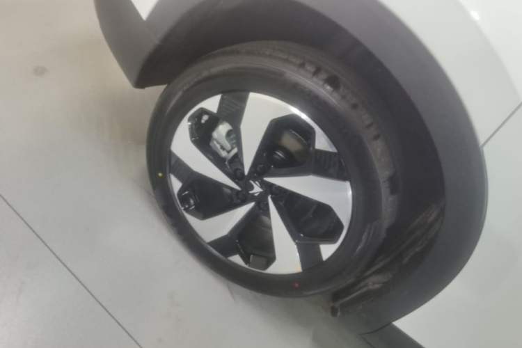 Used ARCFOX Alpha T5 2026 Model Pure Electric 560 Intelligent Enjoyment Version Right Rear Wheel Hub