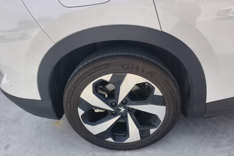Used ARCFOX Alpha T5 2026 Model Range-Extended 1215 Yuanjing Smart Driving Version Right Rear Wheel Hub