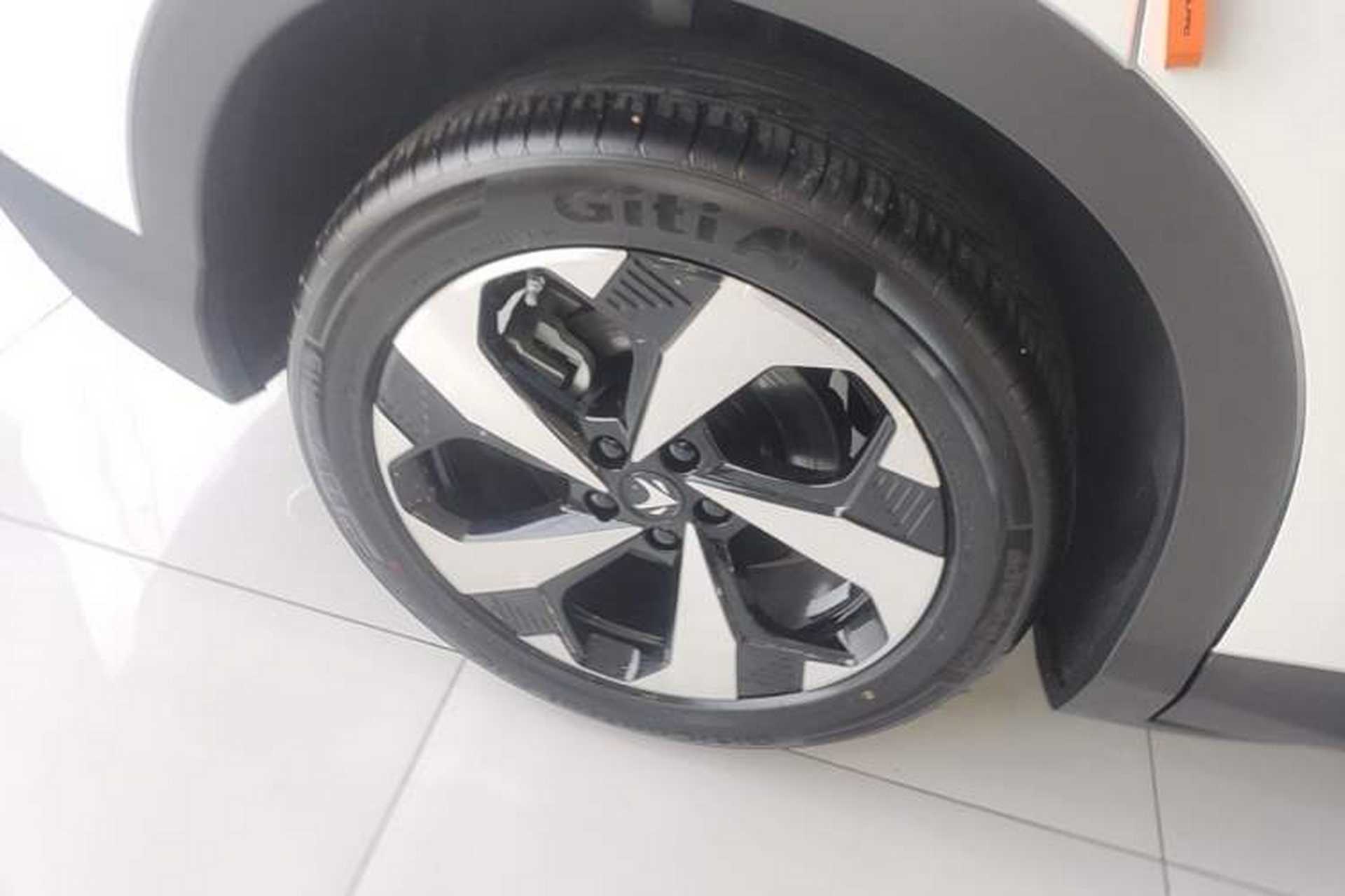Used ARCFOX Alpha T5 2026 Model Pure Electric 560 Intelligent Enjoyment Version Right Rear Wheel Hub