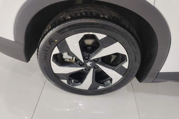 Used ARCFOX Alpha T5 2026 Model Pure Electric 660 Yuanjing Divine Driving Version Right Rear Wheel Hub