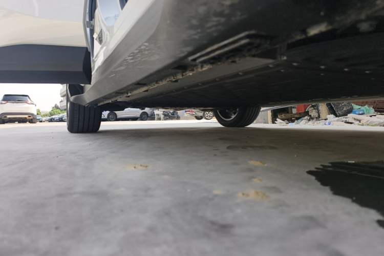 Used ARCFOX Alpha T5 2026 Model Range-Extended 1215 Yuanjing Smart Driving Version Right Side Sill