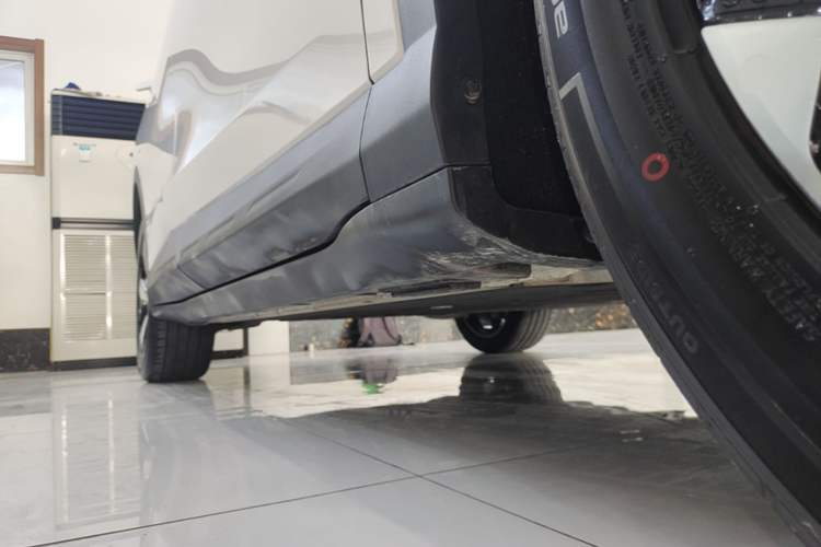 Used ARCFOX Alpha T5 2026 Model Pure Electric 560 Yuanjing Smart Driving Version Right Side Sill