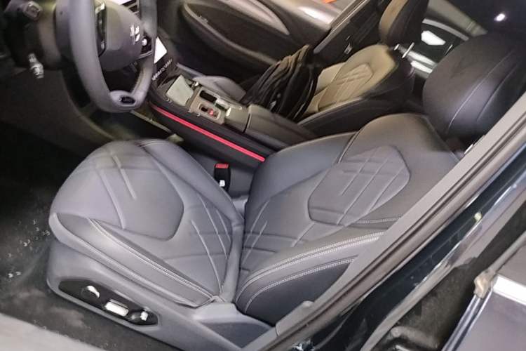 Used ARCFOX Alpha T6 2025 688MAX 175kW Left Front Seat