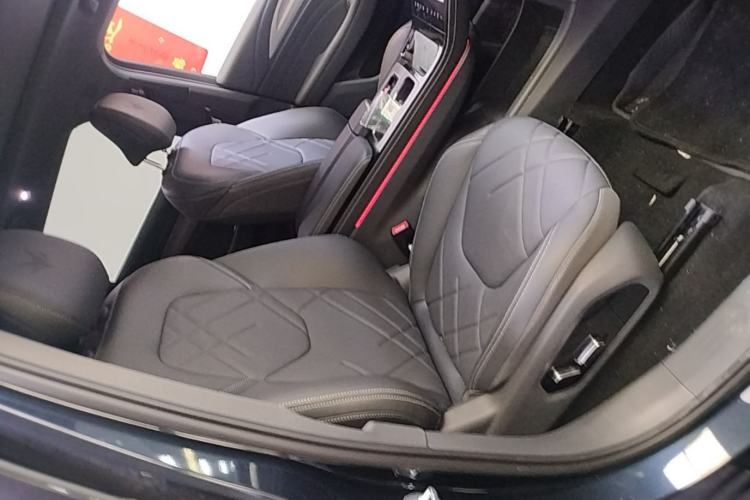 Used ARCFOX Alpha T6 2025 688MAX 175kW Right Front Seat