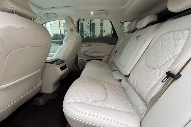 Used ARCFOX Alpha T6 2025 688MAX 175kW Interior 4