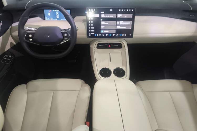Used ARCFOX Ji Hu asks V9 2026 Model 1330 Ultra+ Center Console