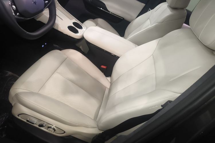 Used ARCFOX Ji Hu asks V9 2026 Model 1330 Ultra+ Left Front Seat