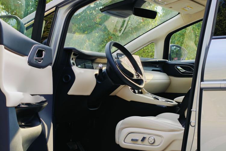 Used ARCFOX Ji Hu asks V9 2026 Model 1330 Ultra+ Interior 2