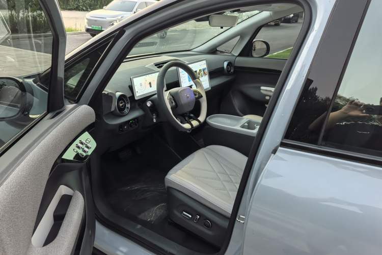 Used ARCFOX Kaola 2023 Family Edition Pro Interior 3