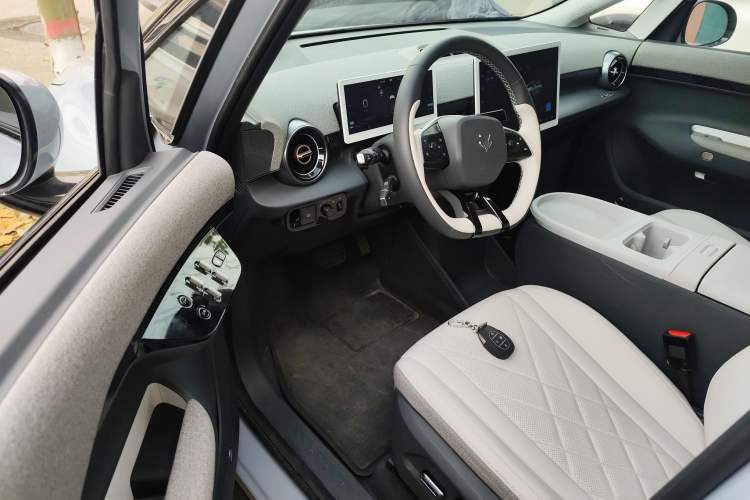 Used ARCFOX Kaola 2023 Family Edition Pro Interior 3