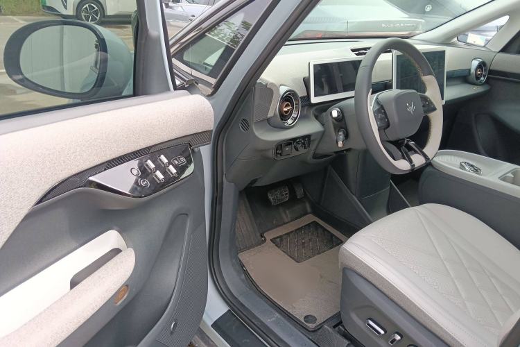 Used ARCFOX Kaola 2023 Family Edition Pro Interior 3