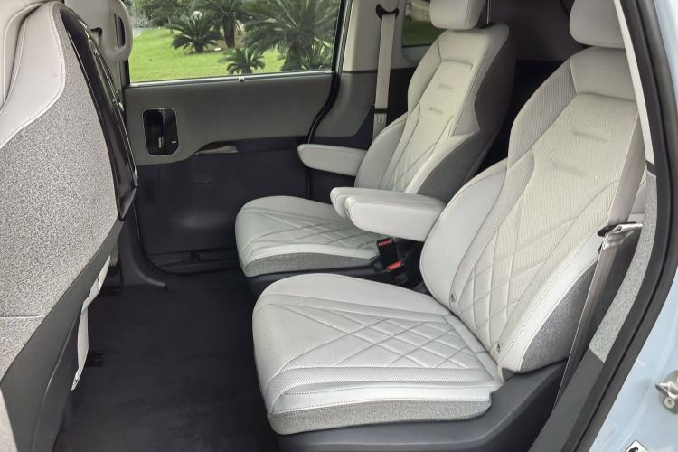 Used ARCFOX Kaola 2023 Family Edition Pro Interior 4