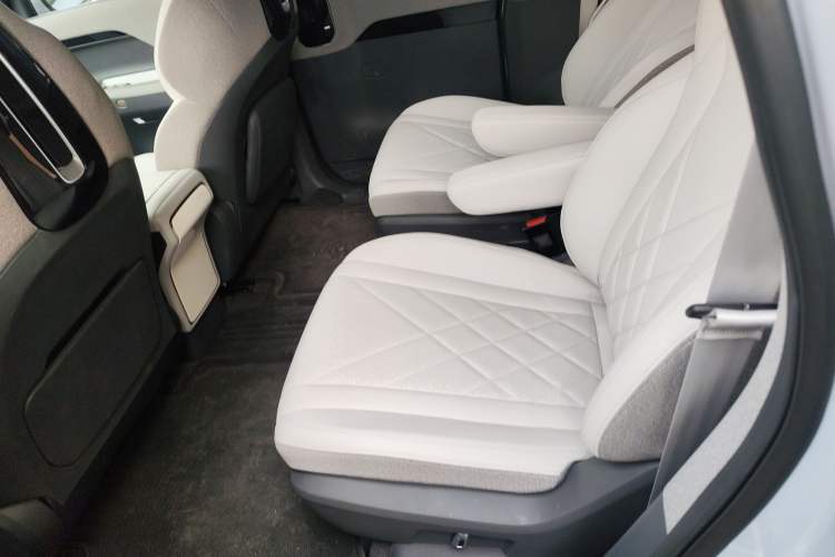 Used ARCFOX Kaola 2023 Family Edition Pro Interior 4