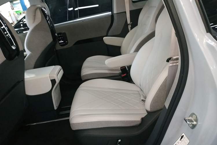 Used ARCFOX Kaola 2023 Parent-Child Edition Pro Interior 4