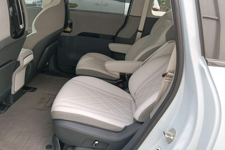Used ARCFOX Kaola 2023 Family Edition Pro Interior 4