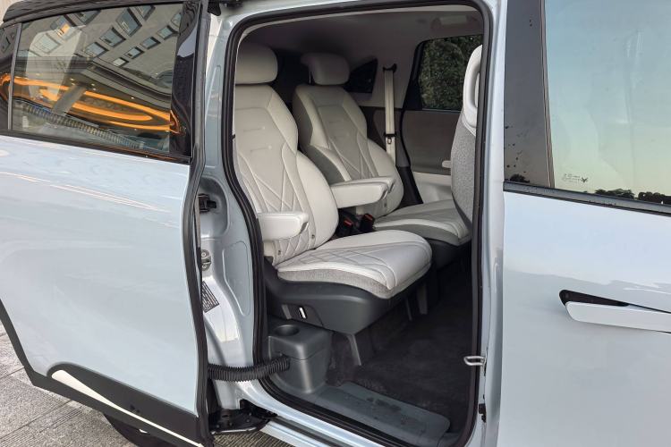 Used ARCFOX Kaola 2023 Family Edition Pro Interior 5