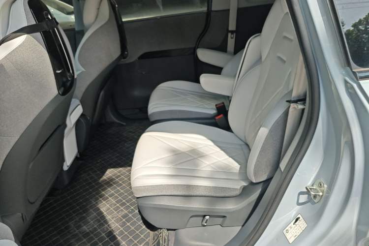 Used ARCFOX Kaola 2023 Family Edition Pro Left Rear Seat